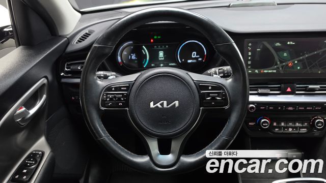 Kia Niro Plus Air 2023 — фото 12
