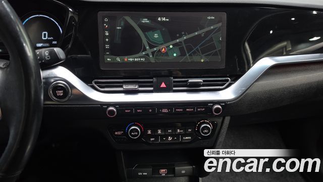 Kia Niro Plus Air 2023 — фото 13