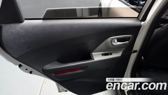 Kia Niro Plus Air 2023 — фото 25