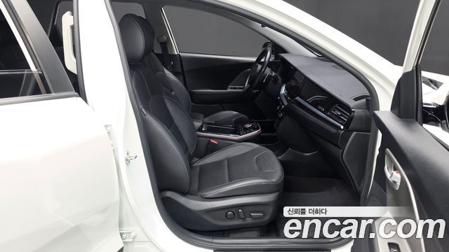 Kia Niro Plus Air 2023 — фото 26