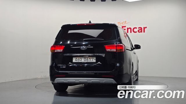 Kia Carnival Gasoline 9-seater Noblesse 2017 — фото 4