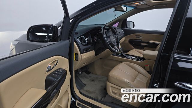 Kia Carnival Gasoline 9-seater Noblesse 2017 — фото 10