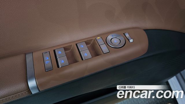 Hyundai Grandeur (GN7) 2,5 Gasoline 2WD Premium 2023 — фото 16
