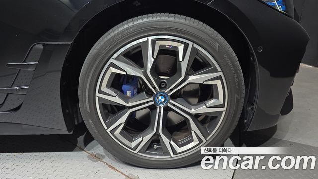 BMW i4 eDrive40 M Sports Pro 2023 — фото 21