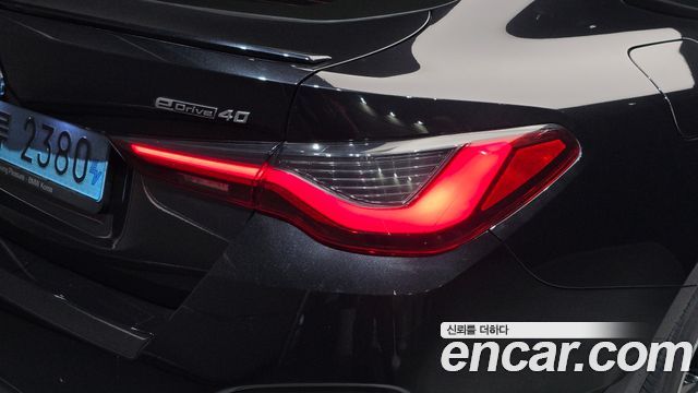 BMW i4 eDrive40 M Sports Pro 2023 — фото 23