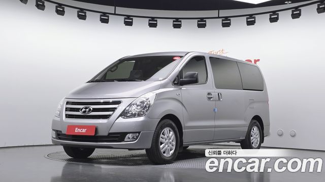 Hyundai Grand Starex 3-Seater VAN Smart