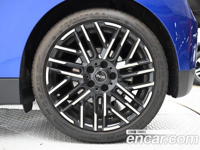MINI Cooper Electric (IV) SE Classic 2024 — фото 5