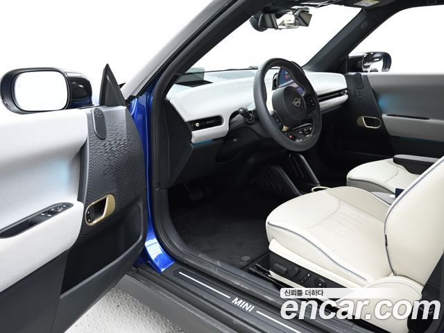 MINI Cooper Electric (IV) SE Classic 2024 — фото 15