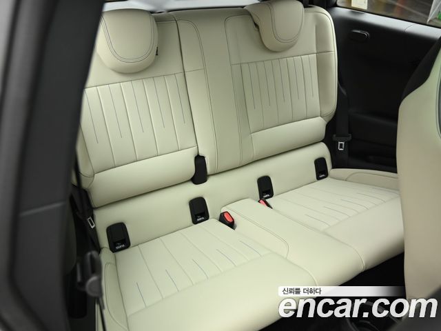 MINI Cooper Electric (IV) SE Classic 2024 — фото 16