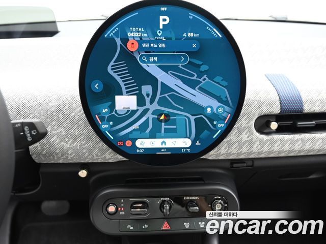 MINI Cooper Electric (IV) SE Classic 2024 — фото 18