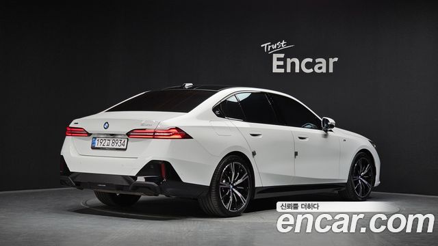 BMW 5 Series (G60) 530i xDrive M Sport 2025 — фото 2