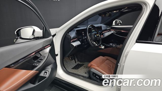 BMW 5 Series (G60) 530i xDrive M Sport 2025 — фото 10