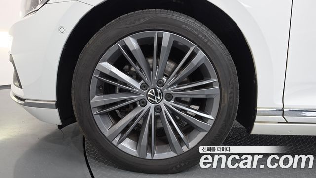 Volkswagen Passat GT (B8) 2.0 TDI 4Motion Prestige 2022 — фото 5