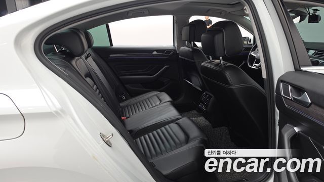 Volkswagen Passat GT (B8) 2.0 TDI 4Motion Prestige 2022 — фото 11