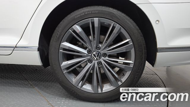 Volkswagen Passat GT (B8) 2.0 TDI 4Motion Prestige 2022 — фото 21
