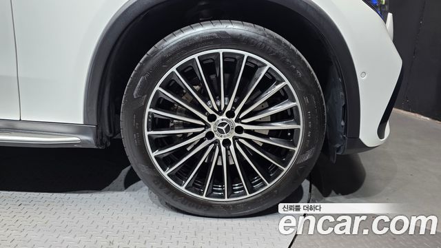 Mercedes-Benz GLC-Class (X254) GLC300 4MATIC AMG Line 2023 — фото 21