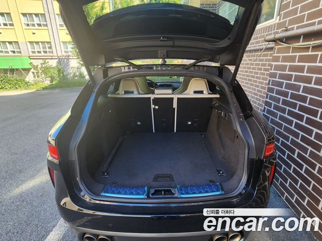 Jaguar F-PACE 5.0 SVR 2020 — фото 15