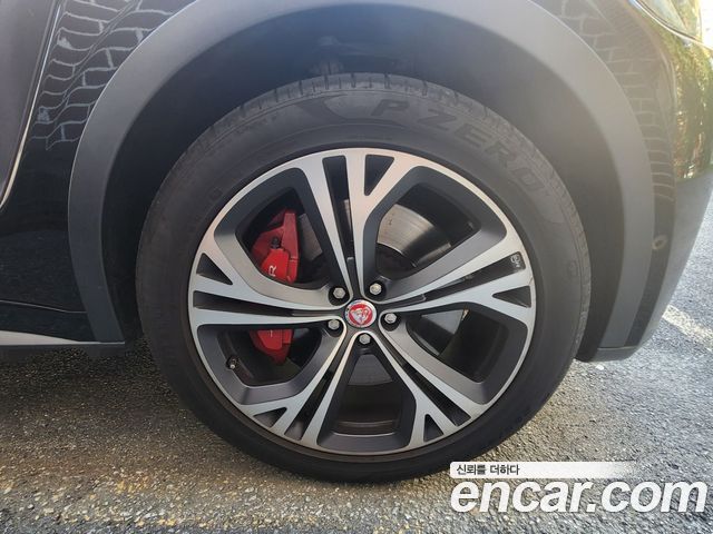 Jaguar F-PACE 5.0 SVR 2020 — фото 18