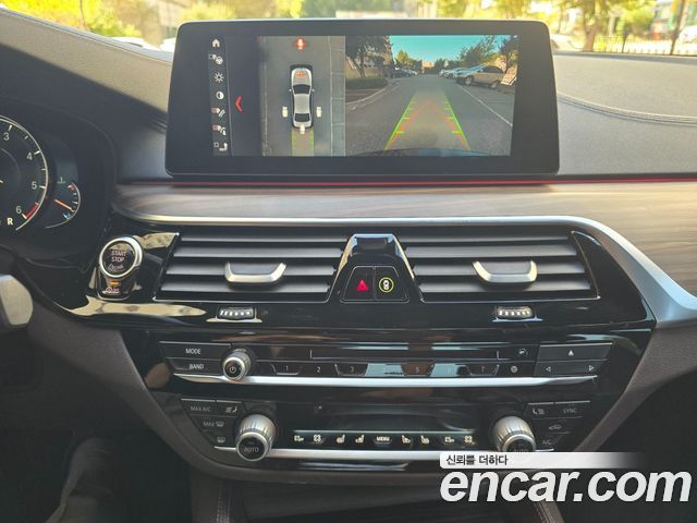 BMW 5 Series (G30) 520d xDrive M Sport Package Plus 2017 — фото 16