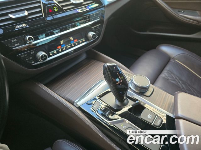 BMW 5 Series (G30) 520d xDrive M Sport Package Plus 2017 — фото 17