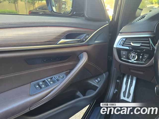 BMW 5 Series (G30) 520d xDrive M Sport Package Plus 2017 — фото 18