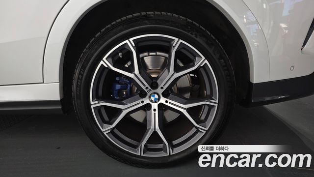 BMW X6 (G06) xDrive40i M Sport 2021 — фото 27