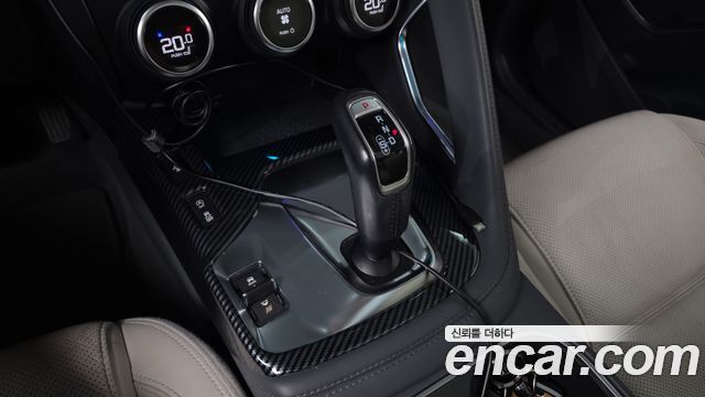 Jaguar E-PACE P250 SE 2018 — фото 9