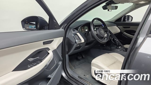 Jaguar E-PACE P250 SE 2018 — фото 10