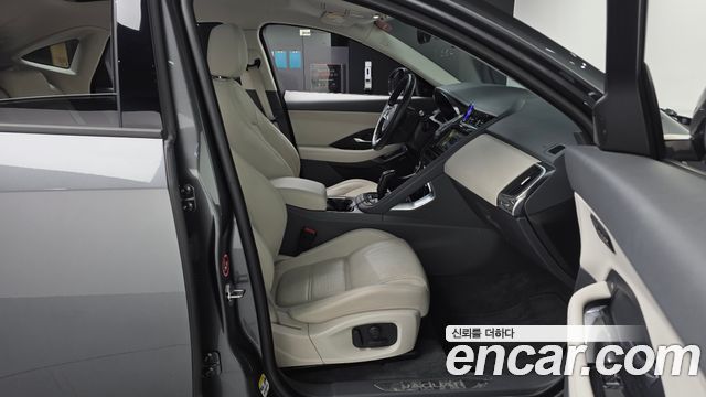 Jaguar E-PACE P250 SE 2018 — фото 15