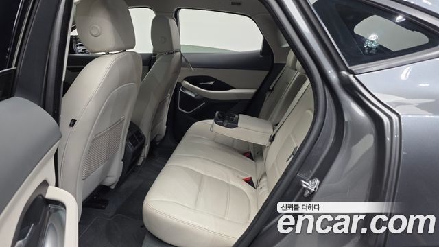 Jaguar E-PACE P250 SE 2018 — фото 16