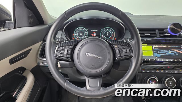 Jaguar E-PACE P250 SE 2018 — фото 17