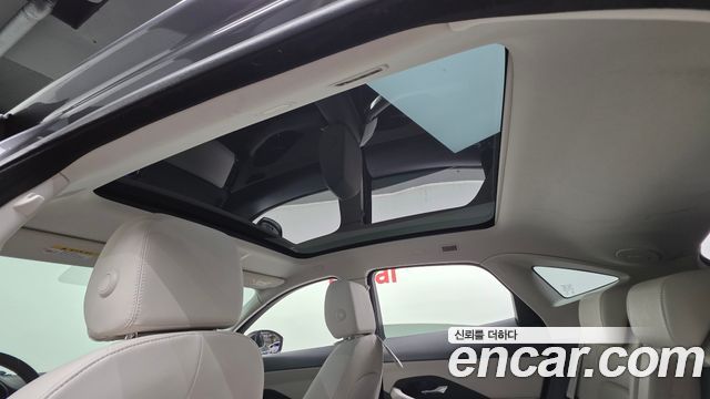 Jaguar E-PACE P250 SE 2018 — фото 23
