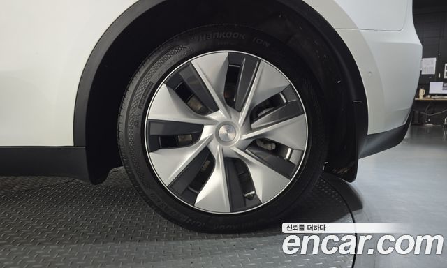 Tesla Model Y Long Range AWD 2022 — фото 27