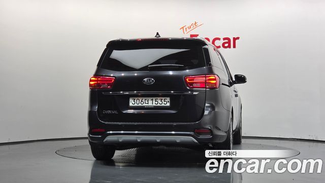 Kia Carnival 9-Seater Noblesse Special 2020 — фото 4