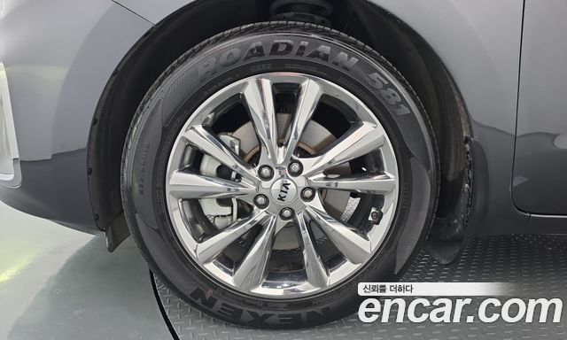 Kia Carnival 9-Seater Noblesse Special 2020 — фото 5