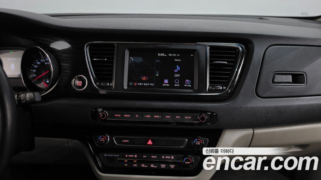 Kia Carnival 9-Seater Noblesse Special 2020 — фото 13