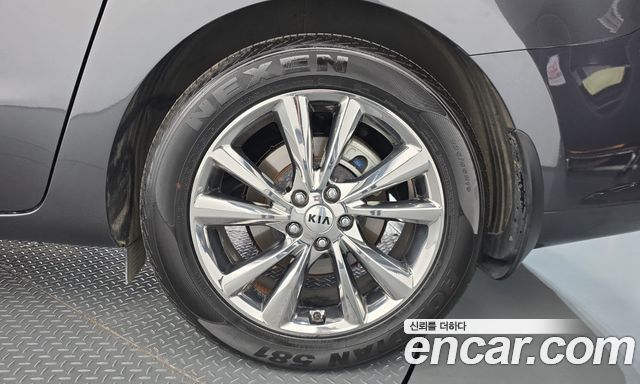 Kia Carnival 9-Seater Noblesse Special 2020 — фото 21