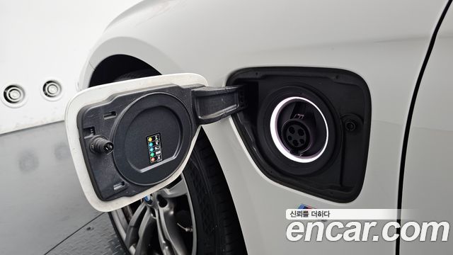 BMW 3 Series (F30) 330e iPerformance M Sport 2018 — фото 19