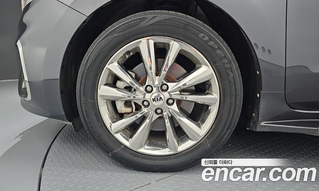 Kia Carnival 9-Seater Noblesse 2019 — фото 5