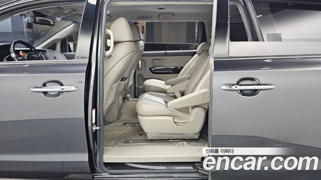 Kia Carnival 9-Seater Noblesse 2019 — фото 12