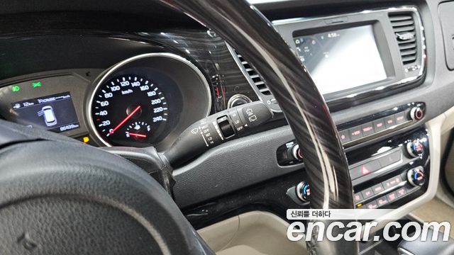 Kia Carnival 9-Seater Noblesse 2019 — фото 20