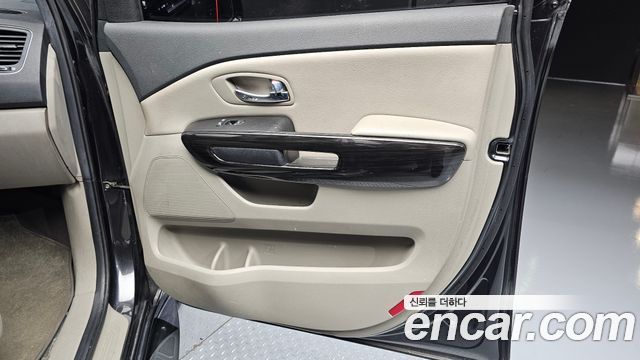 Kia Carnival 9-Seater Noblesse 2019 — фото 25