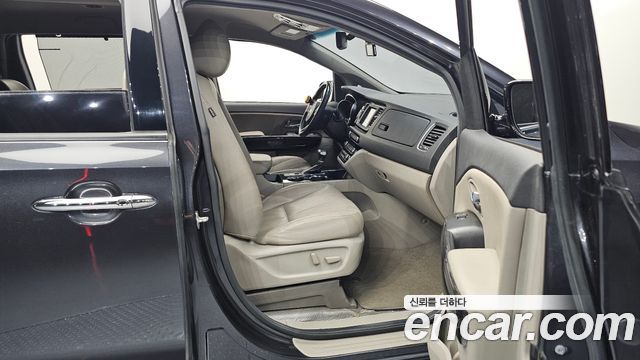 Kia Carnival 9-Seater Noblesse 2019 — фото 26