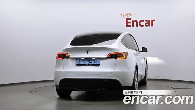 Tesla Model Y RWD 2024 — фото 4