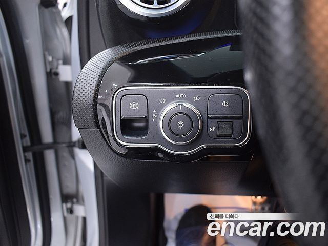 Mercedes-Benz A-Class (W177) AMG A35 4MATIC Sedan 2022 — фото 18
