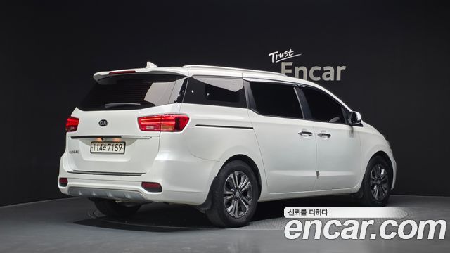 Kia Carnival 9-Seater Luxury 2019 — фото 2