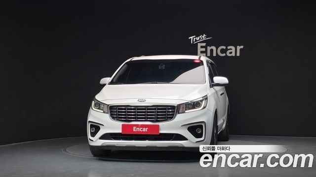 Kia Carnival 9-Seater Luxury 2019 — фото 3