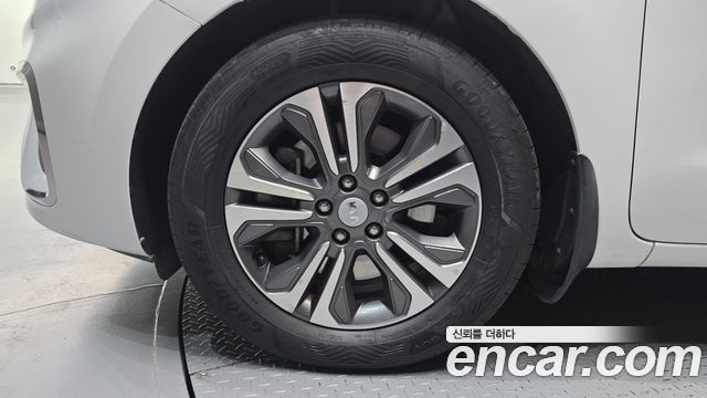 Kia Carnival 9-Seater Luxury 2019 — фото 5