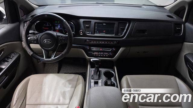 Kia Carnival 9-Seater Luxury 2019 — фото 7
