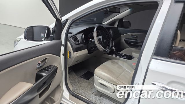 Kia Carnival 9-Seater Luxury 2019 — фото 10